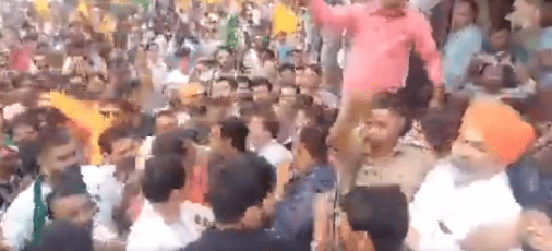 राकेश टिकैत को लोगों ने भगाया, पगड़ी उतारी - पहलगाम अटैक के खिलाफ चल रही थी रैली कहा था- सिंधु का पानी रोकना गलत
